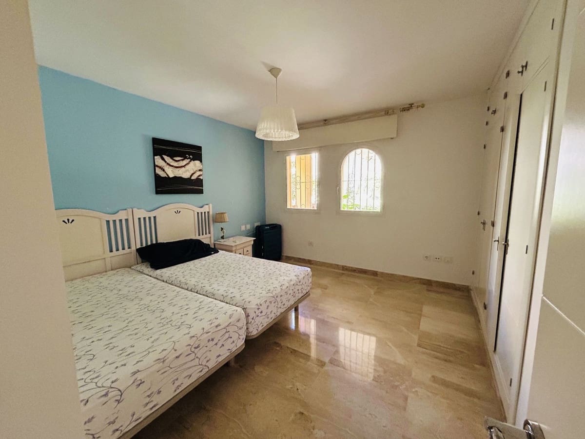 Apartamento de 2 habitaciones en Elviria en venta con piscina garaje - 600.000 € (Ref: 9895012)