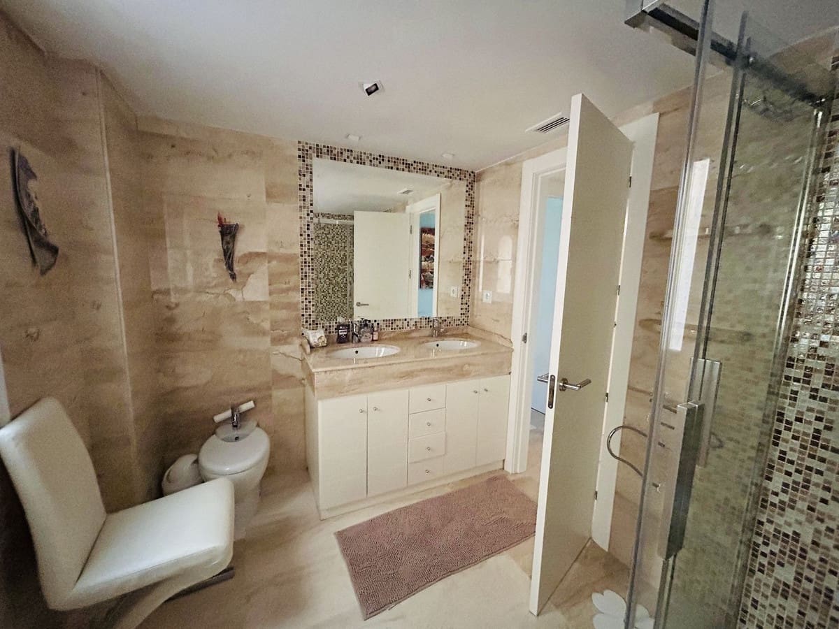 Apartamento de 2 habitaciones en Elviria en venta con piscina garaje - 600.000 € (Ref: 9895012)