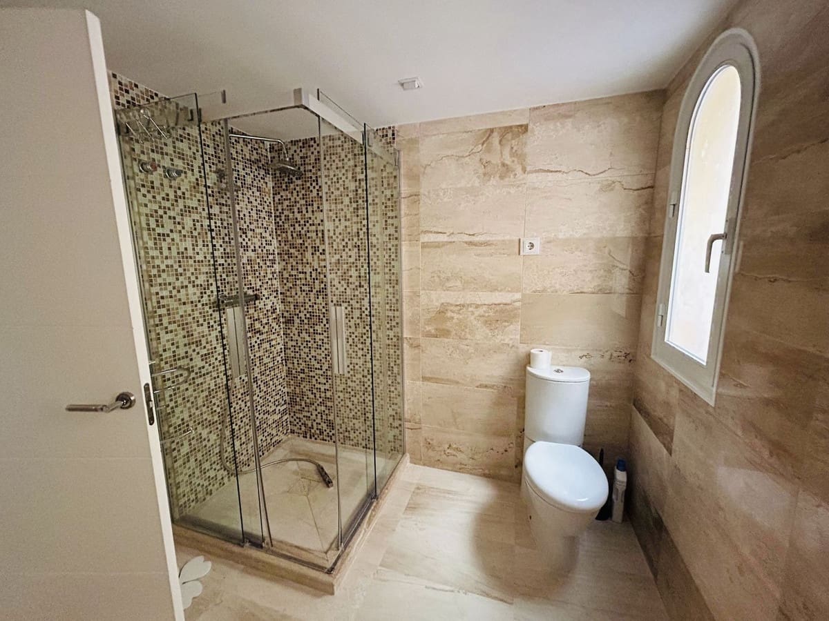 Apartamento de 2 habitaciones en Elviria en venta con piscina garaje - 600.000 € (Ref: 9895012)