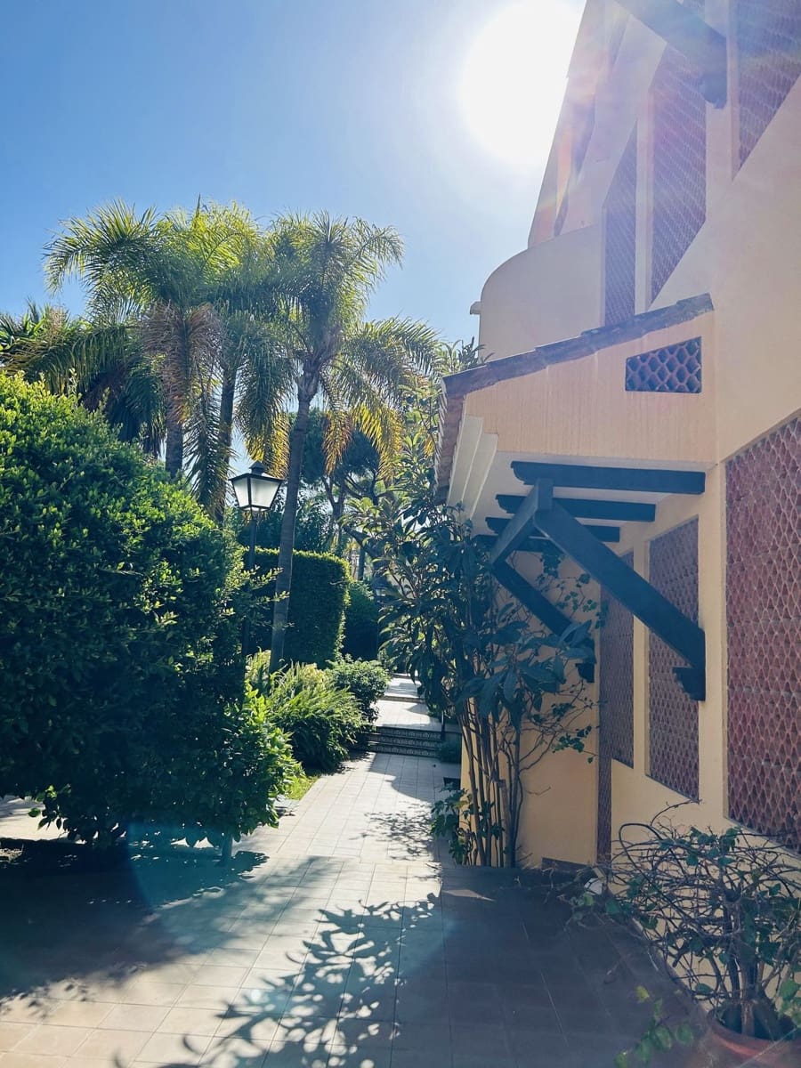 Apartamento de 2 habitaciones en Elviria en venta con piscina garaje - 600.000 € (Ref: 9895012)