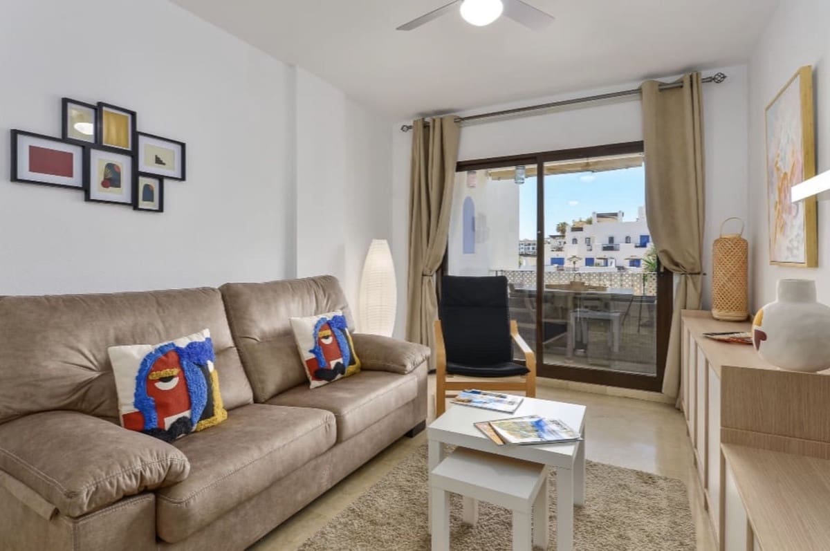 2 bedroom Apartment for sale in La Duquesa / Puerto de la Duquesa with pool garage - € 300,000 (Ref: 9895017)