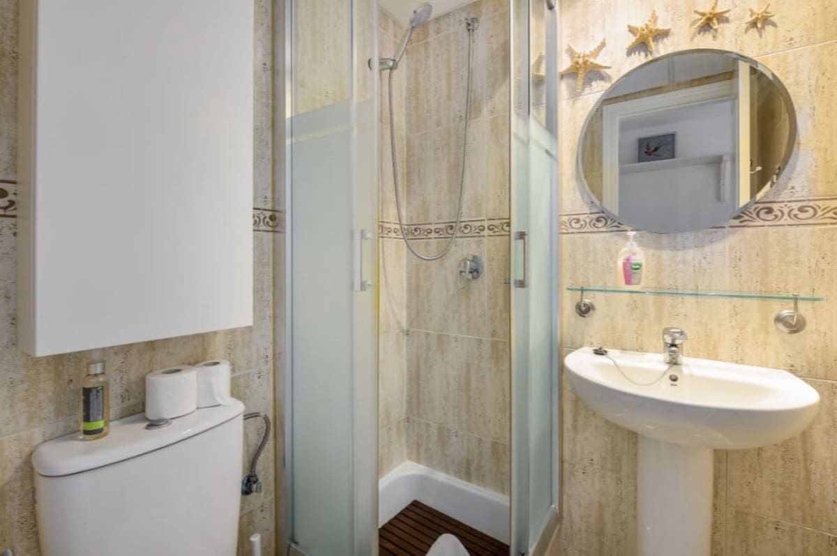 2 bedroom Apartment for sale in La Duquesa / Puerto de la Duquesa with pool garage - € 300,000 (Ref: 9895017)