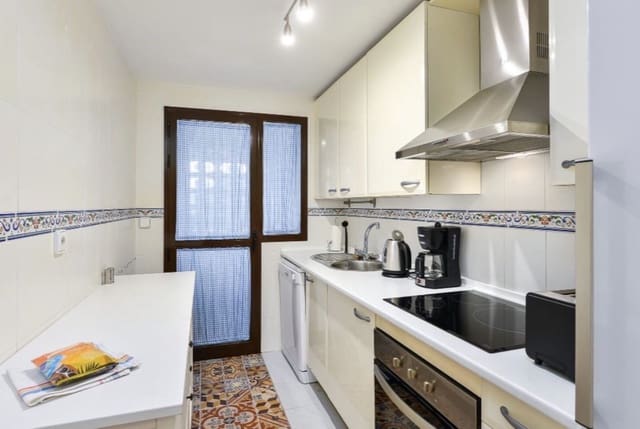 2 bedroom Apartment for sale in La Duquesa / Puerto de la Duquesa, Manilva with pool garage - € 300,000 (Ref: 9895017)