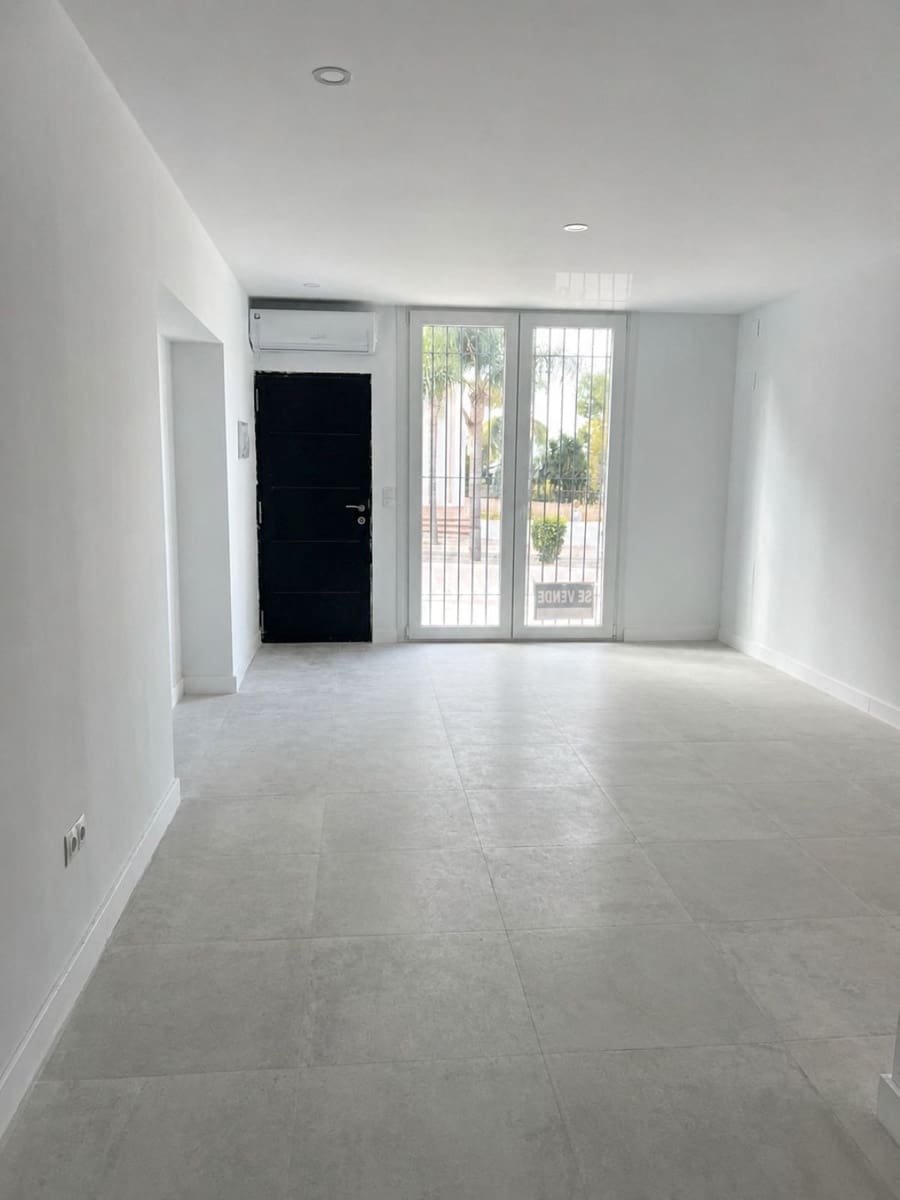 Studio till salu i Torremolinos med pool - 265 000 € (Ref: 9895023)