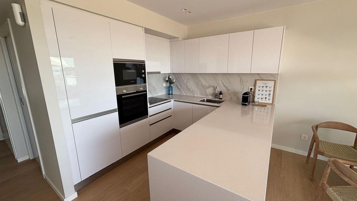 2 soveværelse Lejlighed til salg i Estepona med swimmingpool garage - € 595.000 (Ref: 9895031)