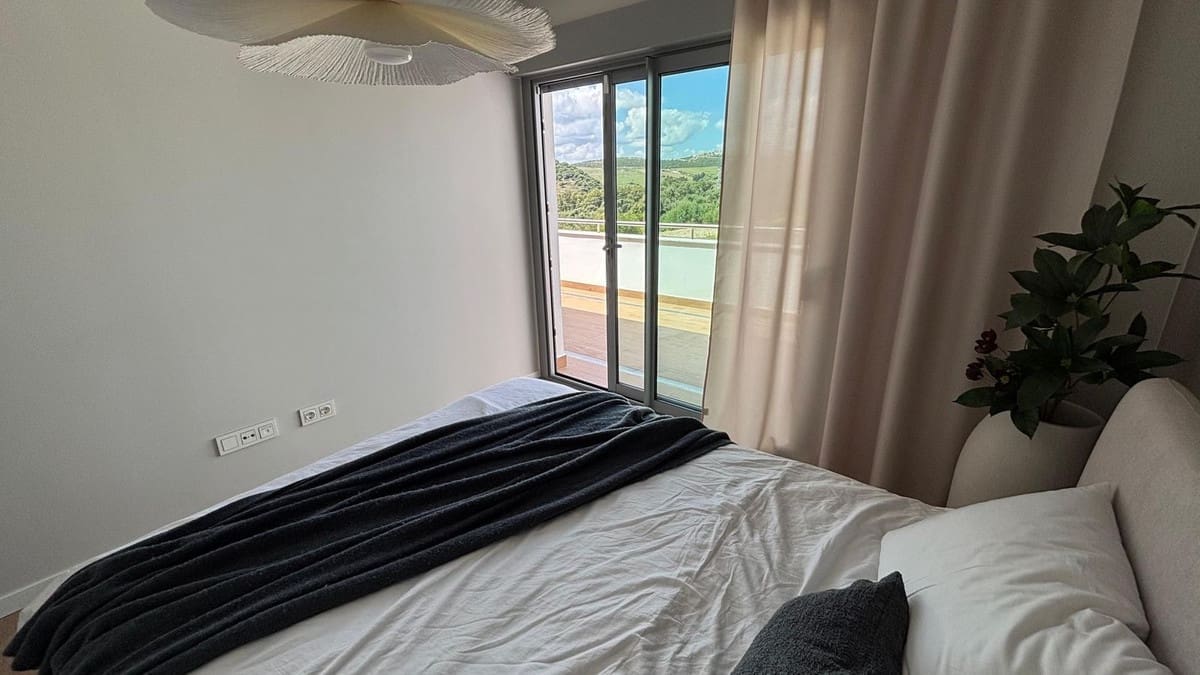 2 soveværelse Lejlighed til salg i Estepona med swimmingpool garage - € 595.000 (Ref: 9895031)