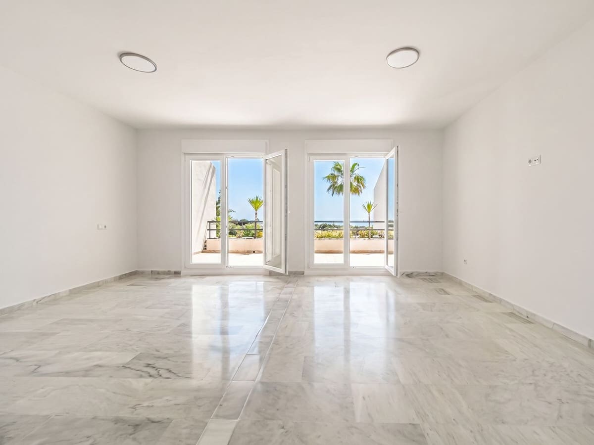 4 soveværelse Byhus til salg i Calahonda med swimmingpool - € 595.000 (Ref: 9895234)