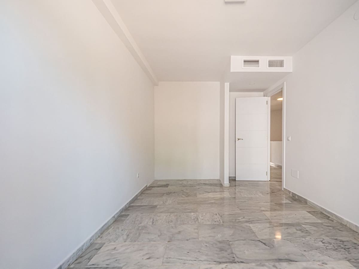 4 soveværelse Byhus til salg i Calahonda med swimmingpool - € 595.000 (Ref: 9895234)