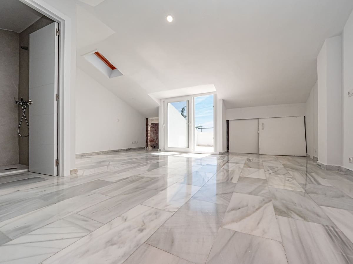 4 soveværelse Byhus til salg i Calahonda med swimmingpool - € 595.000 (Ref: 9895234)