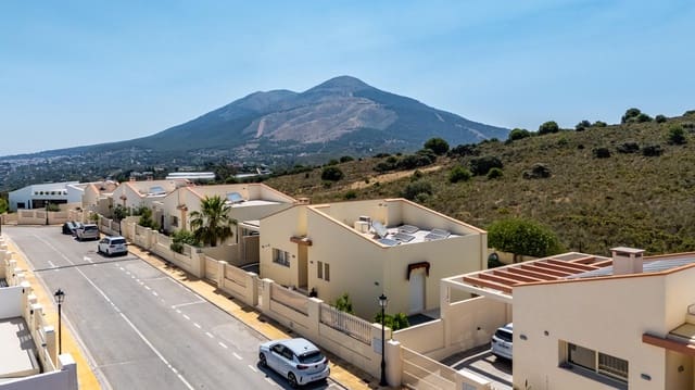 Chalet de 3 habitaciones en Coín en venta con piscina garaje - 479.950 € (Ref: 9895342)
