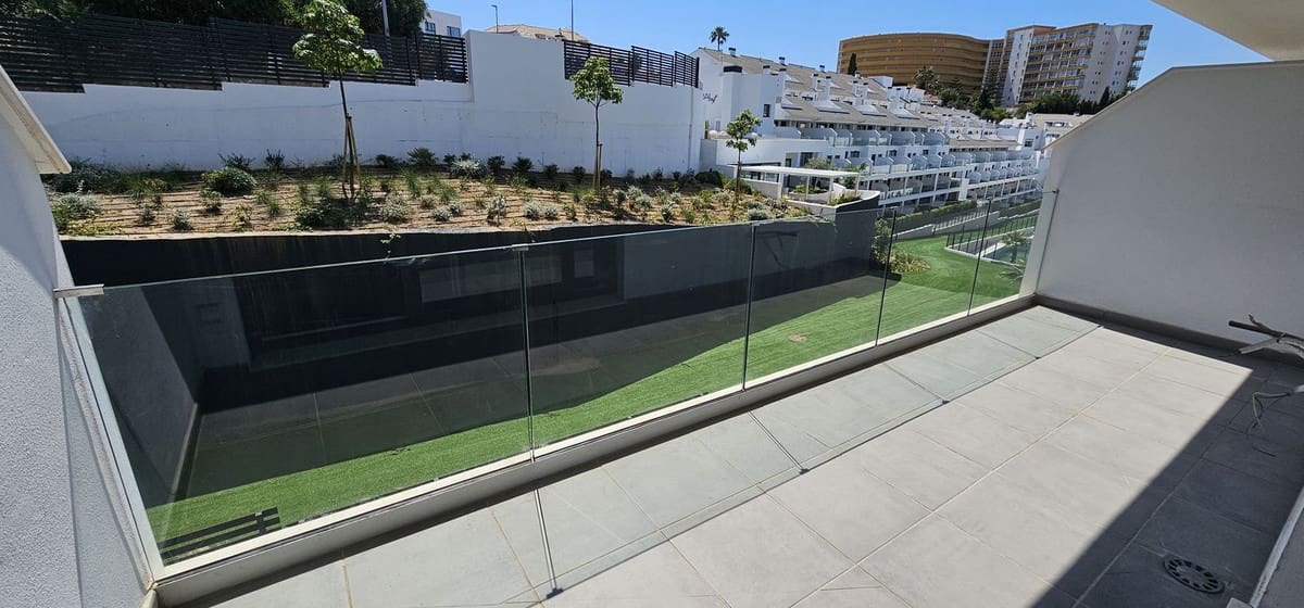 2 sypialnia Apartament na sprzedaż w Fuengirola z basenem garażem - 249 900 € (Ref: 9896882)