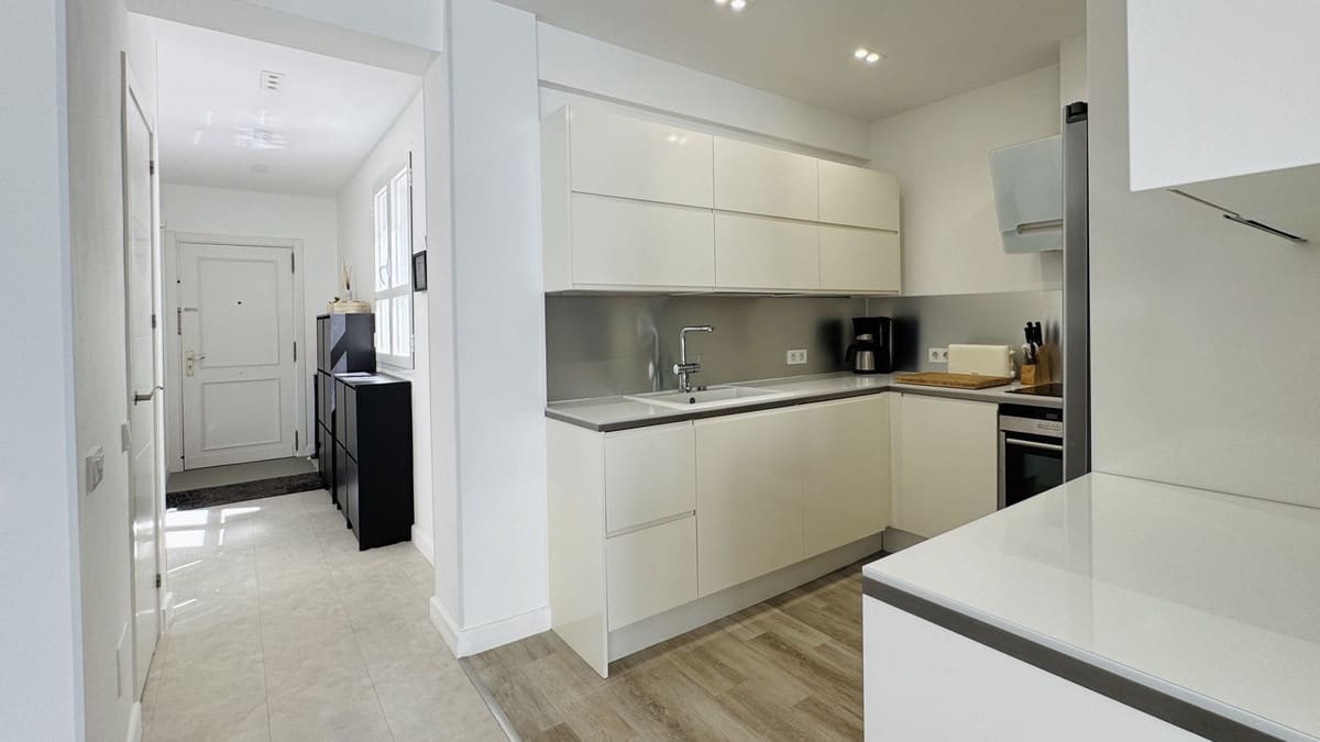 2 Zimmer Apartment zu verkaufen in Marbella mit Pool Garage - 590.000 € (Ref: 9896927)
