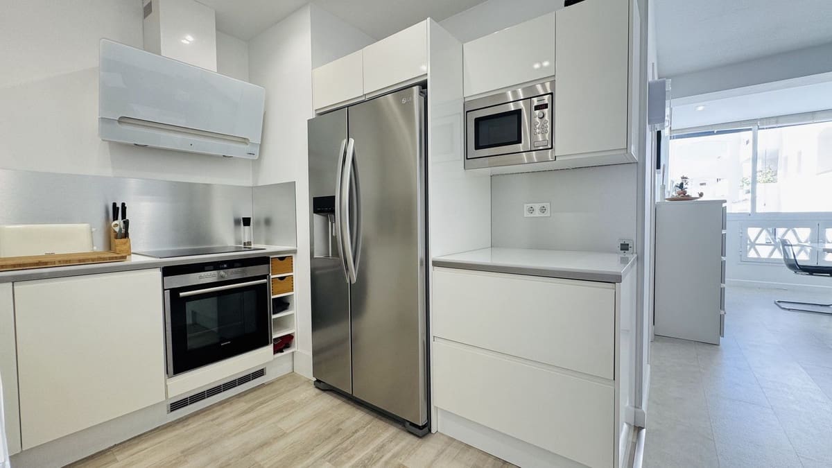 2 Zimmer Apartment zu verkaufen in Marbella mit Pool Garage - 590.000 € (Ref: 9896927)