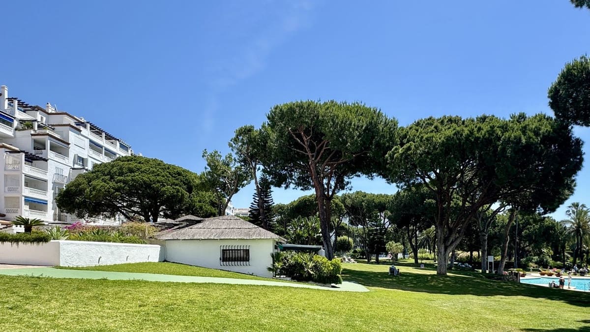 2 Zimmer Apartment zu verkaufen in Marbella mit Pool Garage - 590.000 € (Ref: 9896927)
