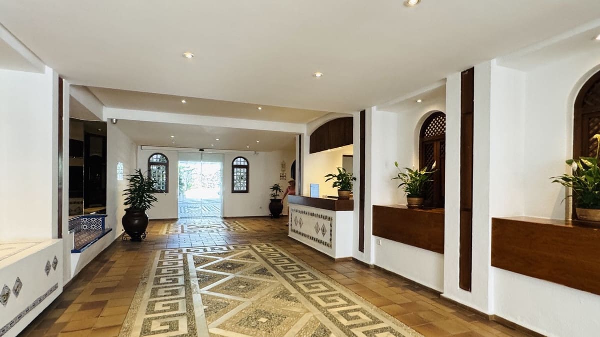 2 Zimmer Apartment zu verkaufen in Marbella mit Pool Garage - 590.000 € (Ref: 9896927)