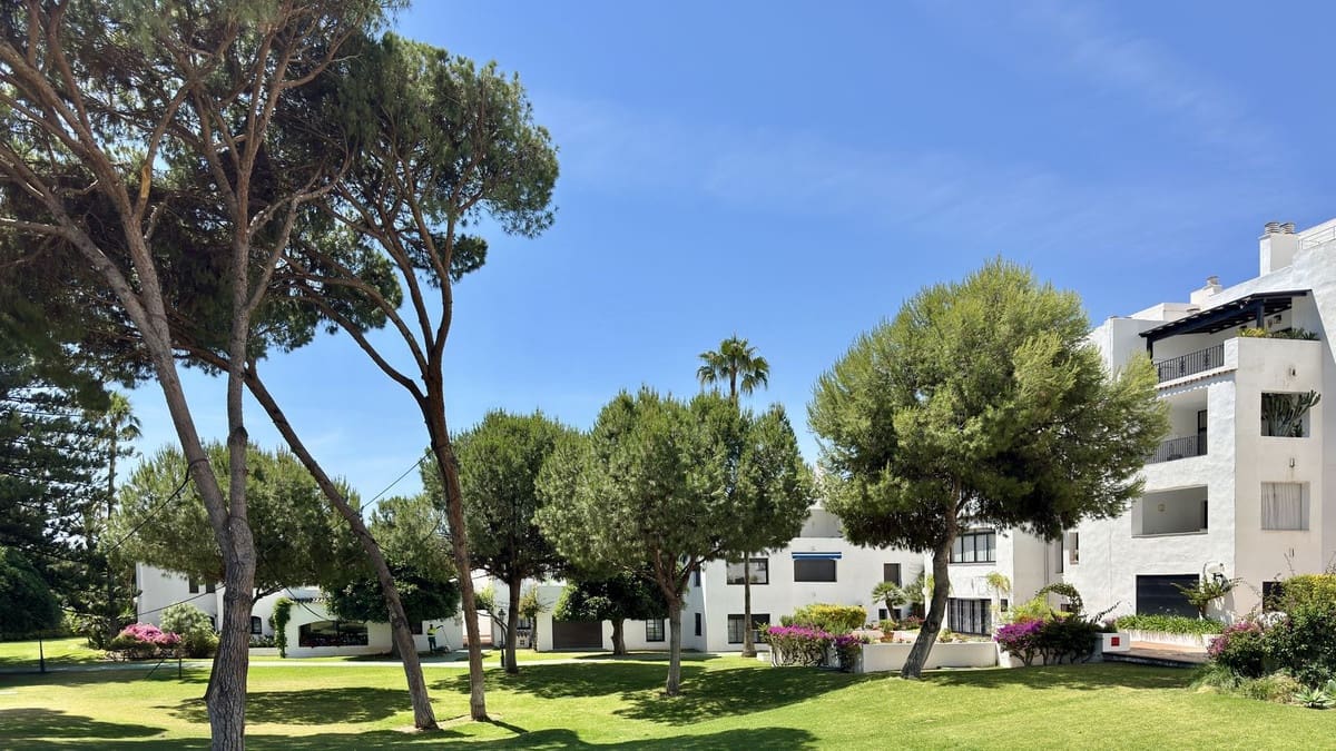 2 Zimmer Apartment zu verkaufen in Marbella mit Pool Garage - 590.000 € (Ref: 9896927)