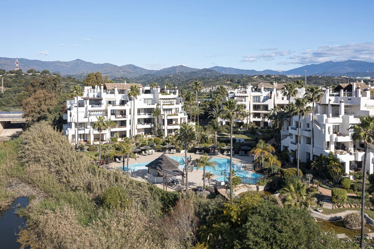 3 bedroom Apartment for sale in Estepona with pool garage - € 1,995,000 (Ref: 9897183)