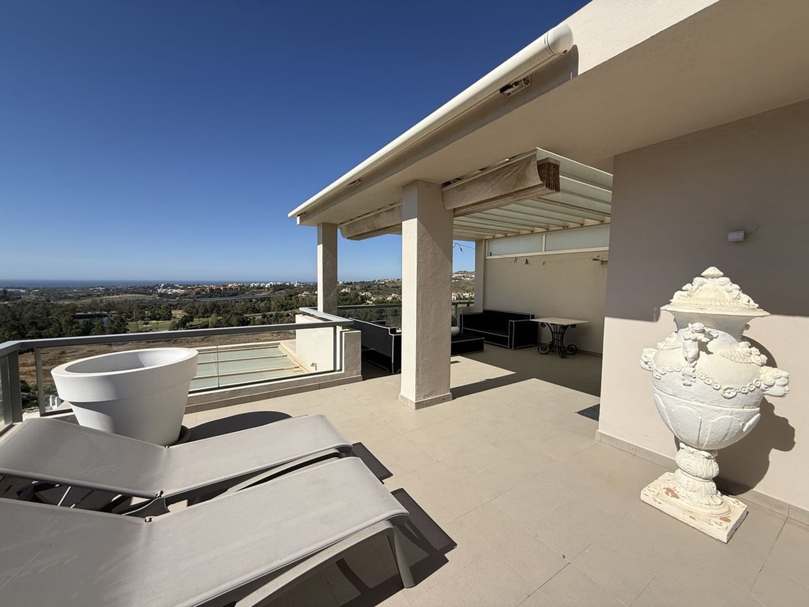 2 Zimmer Penthouse zu verkaufen in Benahavis mit Pool Garage - 1.150.000 € (Ref: 9897198)