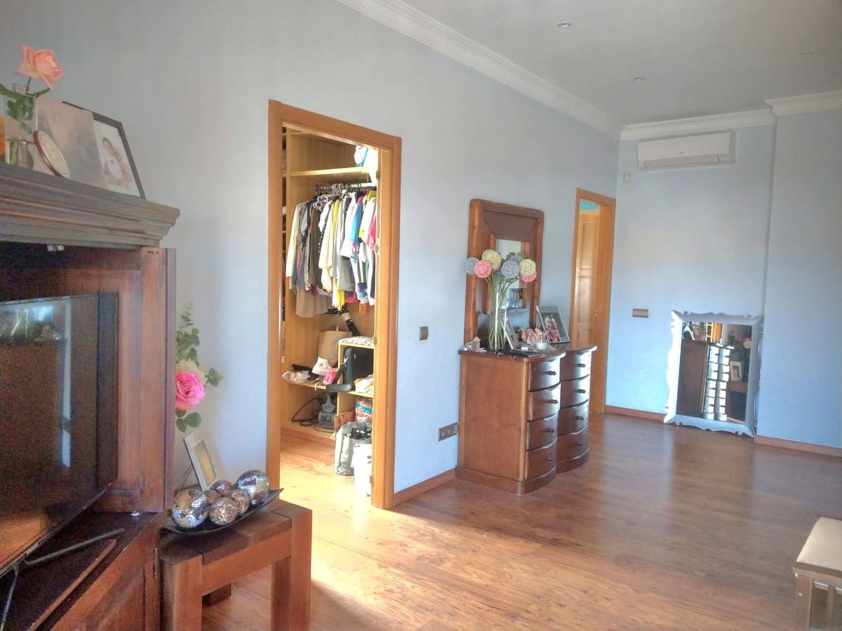 4 bedroom Villa for sale in La Sierrezuela with pool garage - € 1,095,000 (Ref: 9897315)