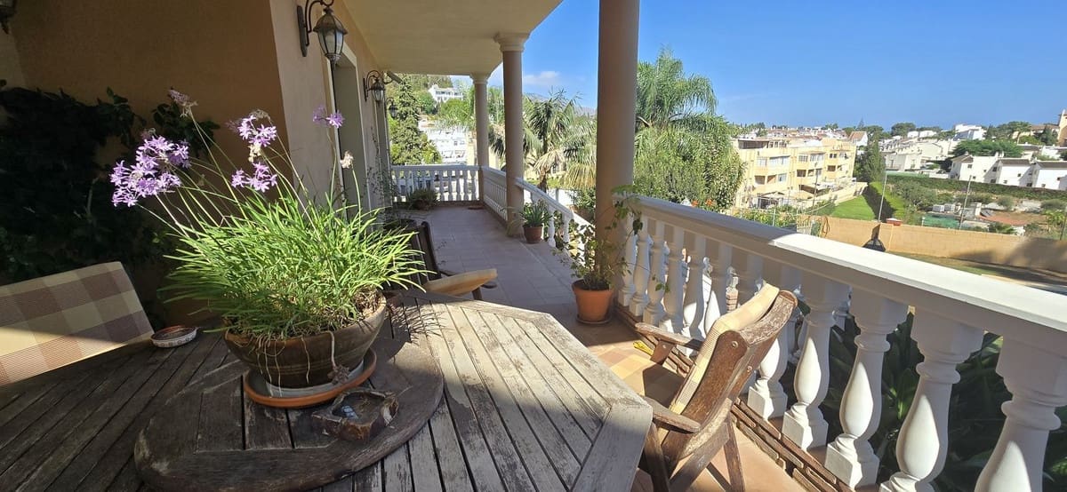 4 bedroom Villa for sale in La Sierrezuela with pool garage - € 1,095,000 (Ref: 9897315)
