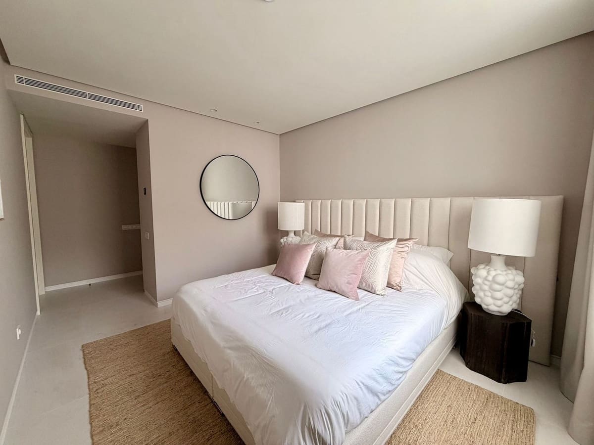 Apartamento de 2 habitaciones en Ojen en venta con piscina - 955.000 € (Ref: 9901343)