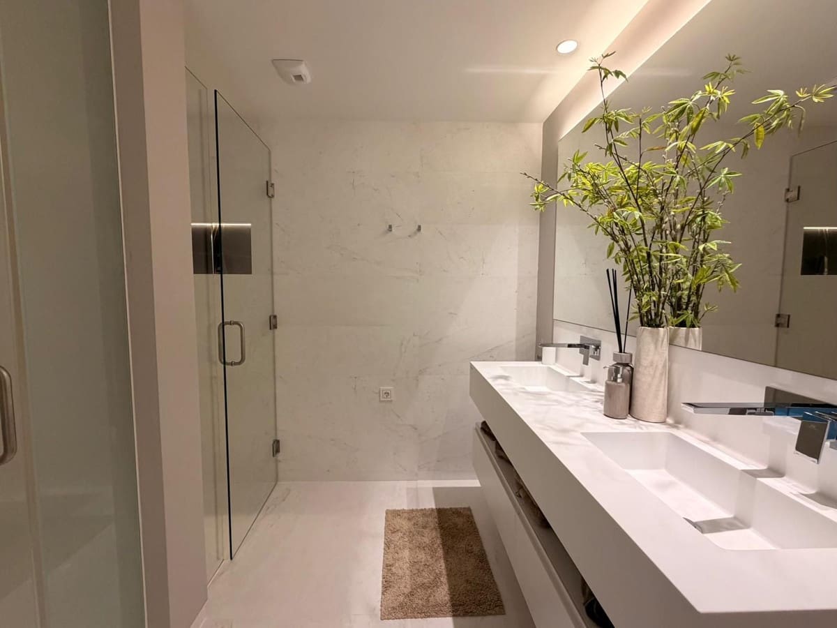 Apartamento de 2 habitaciones en Ojen en venta con piscina - 955.000 € (Ref: 9901343)