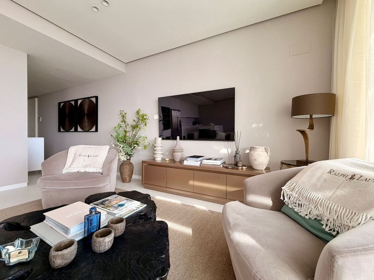 Apartamento de 2 habitaciones en Ojen en venta con piscina - 955.000 € (Ref: 9901343)