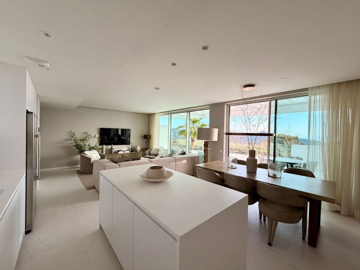 Apartamento de 2 habitaciones en Ojen en venta con piscina - 955.000 € (Ref: 9901343)