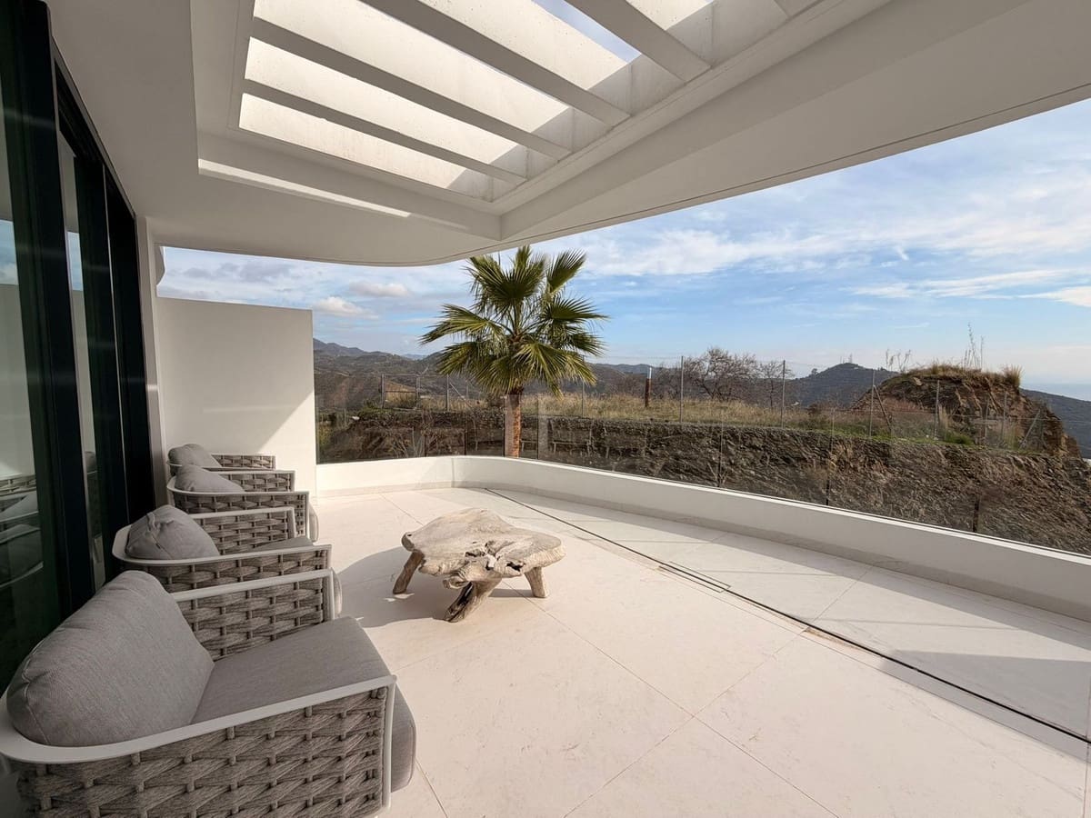 Apartamento de 2 habitaciones en Ojen en venta con piscina - 955.000 € (Ref: 9901343)