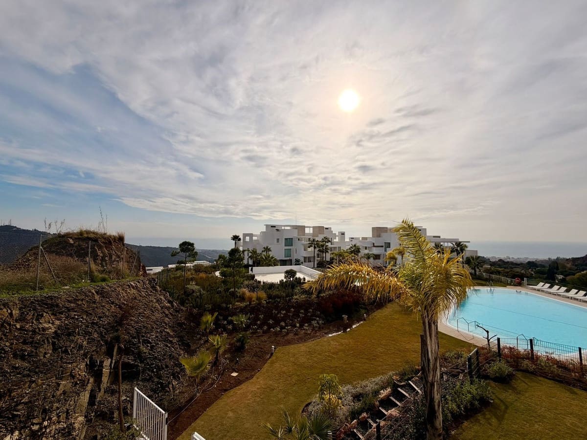 Apartamento de 2 habitaciones en Ojen en venta con piscina - 955.000 € (Ref: 9901343)