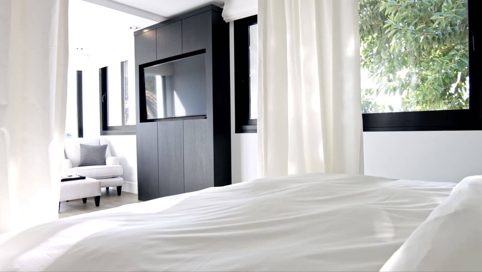 5 slaapkamer Villa te koop in Aloha Golf met zwembad garage - € 4.475.000 (Ref: 9901364)