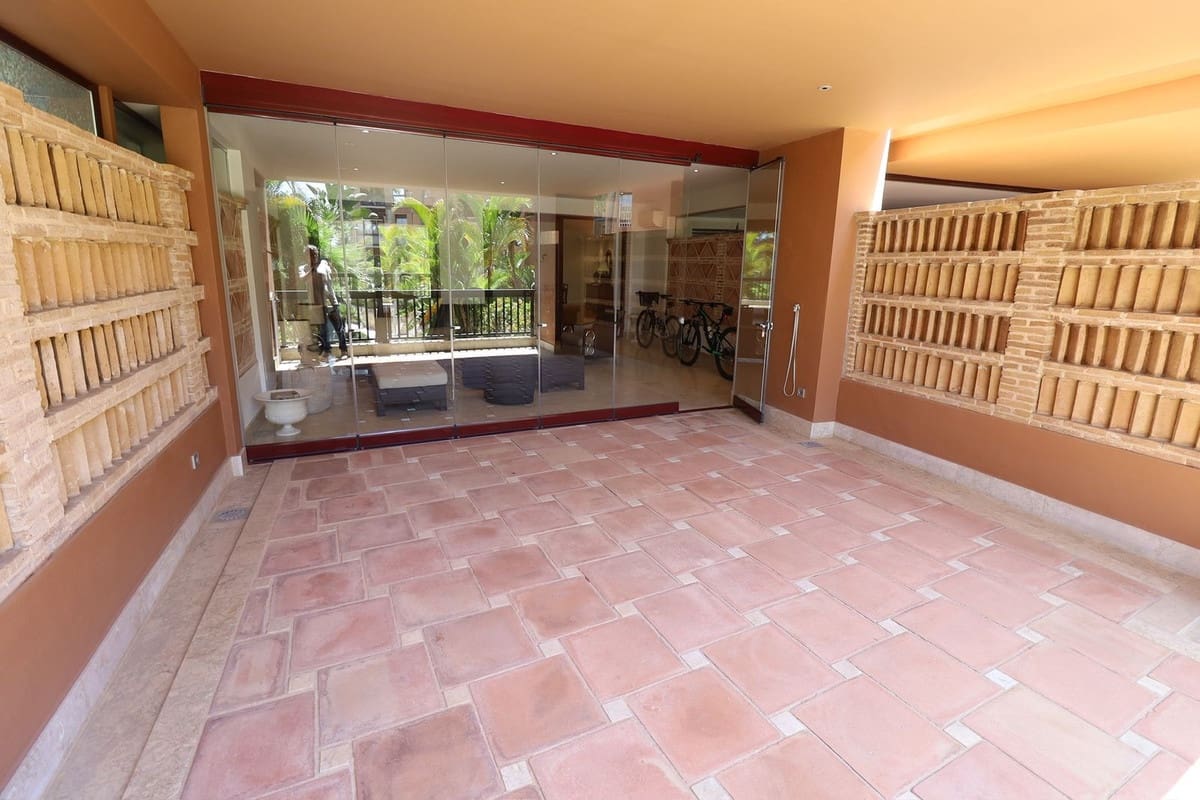 4 soveværelse Lejlighed til salg i Marbella med swimmingpool garage - € 1.650.000 (Ref: 9902037)