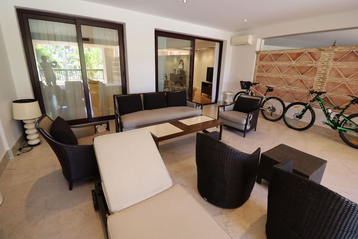 4 soveværelse Lejlighed til salg i Marbella med swimmingpool garage - € 1.650.000 (Ref: 9902037)
