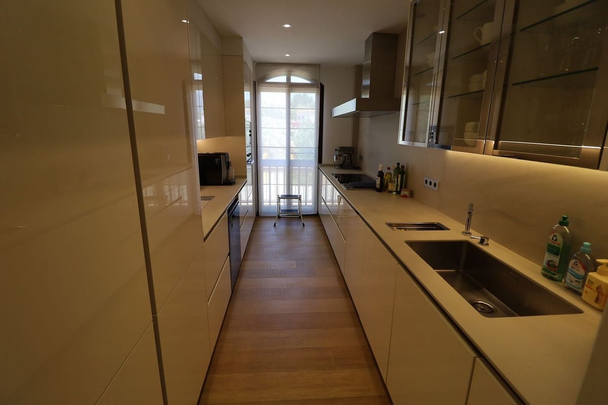 4 soveværelse Lejlighed til salg i Marbella med swimmingpool garage - € 1.650.000 (Ref: 9902037)