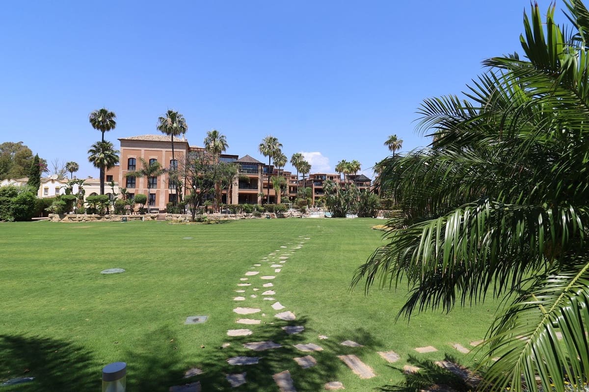 4 soveværelse Lejlighed til salg i Marbella med swimmingpool garage - € 1.650.000 (Ref: 9902037)