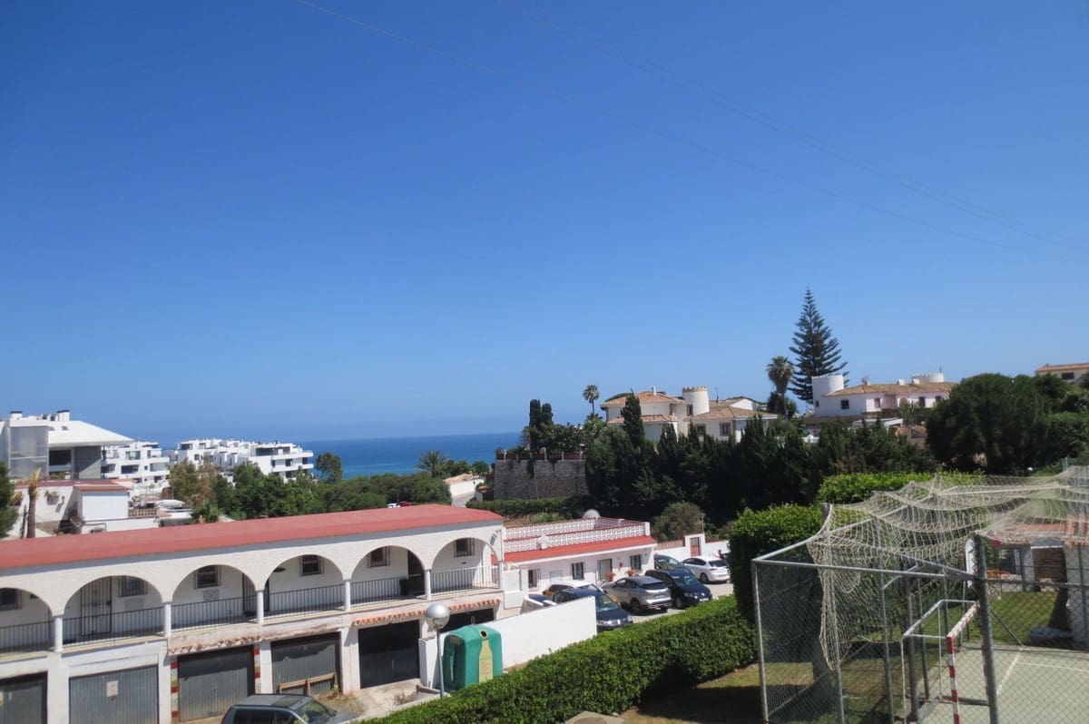 3 makuuhuone Omakotitalo myytävänä paikassa Mijas Costa mukana uima-altaan 
autotalli - 359 000 € (Ref: 9902061)