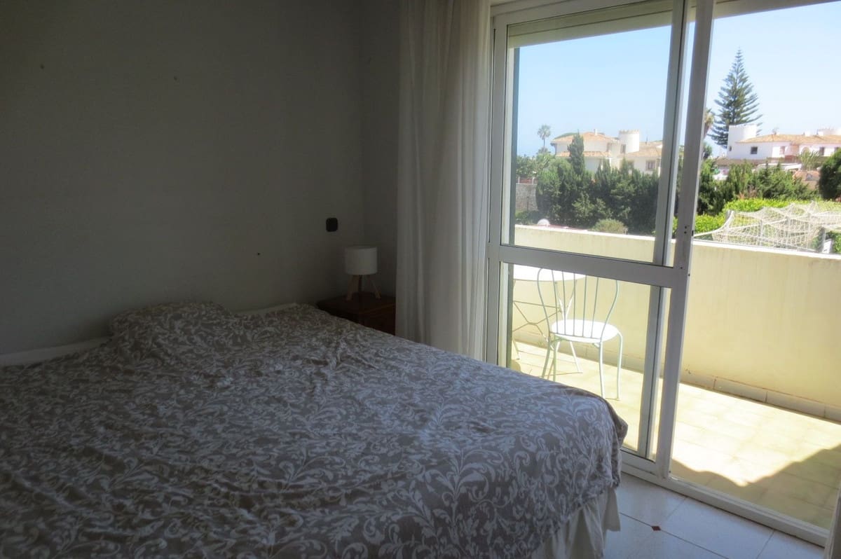 3 makuuhuone Omakotitalo myytävänä paikassa Mijas Costa mukana uima-altaan 
autotalli - 359 000 € (Ref: 9902061)