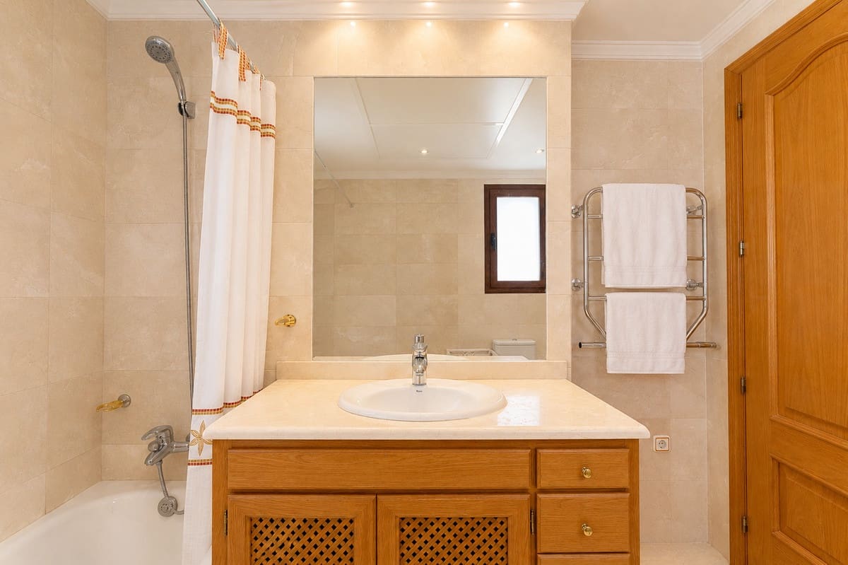 Chalet de 5 habitaciones en La Quinta en venta con piscina garaje - 2.400.000 € (Ref: 9902063)