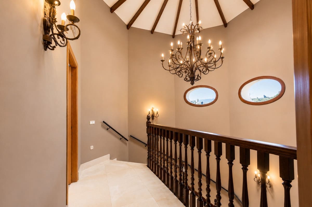 Chalet de 5 habitaciones en La Quinta en venta con piscina garaje - 2.400.000 € (Ref: 9902063)