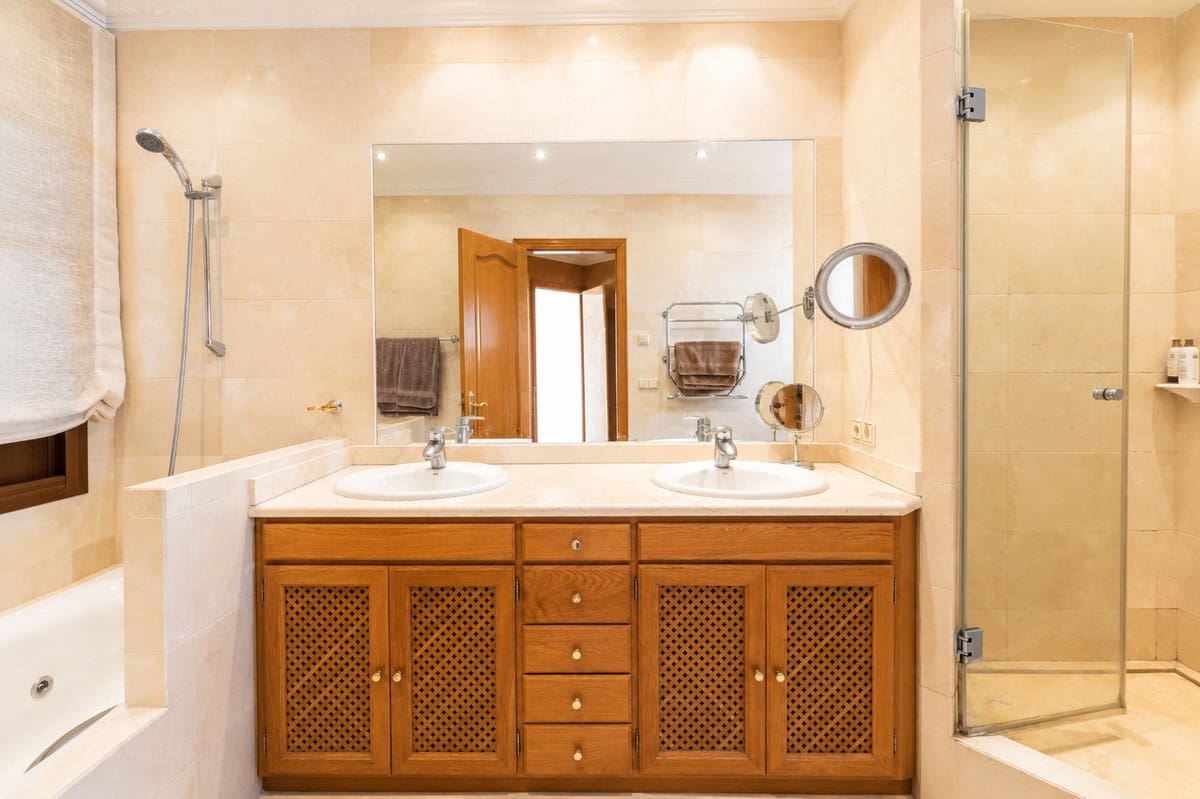 Chalet de 5 habitaciones en La Quinta en venta con piscina garaje - 2.400.000 € (Ref: 9902063)