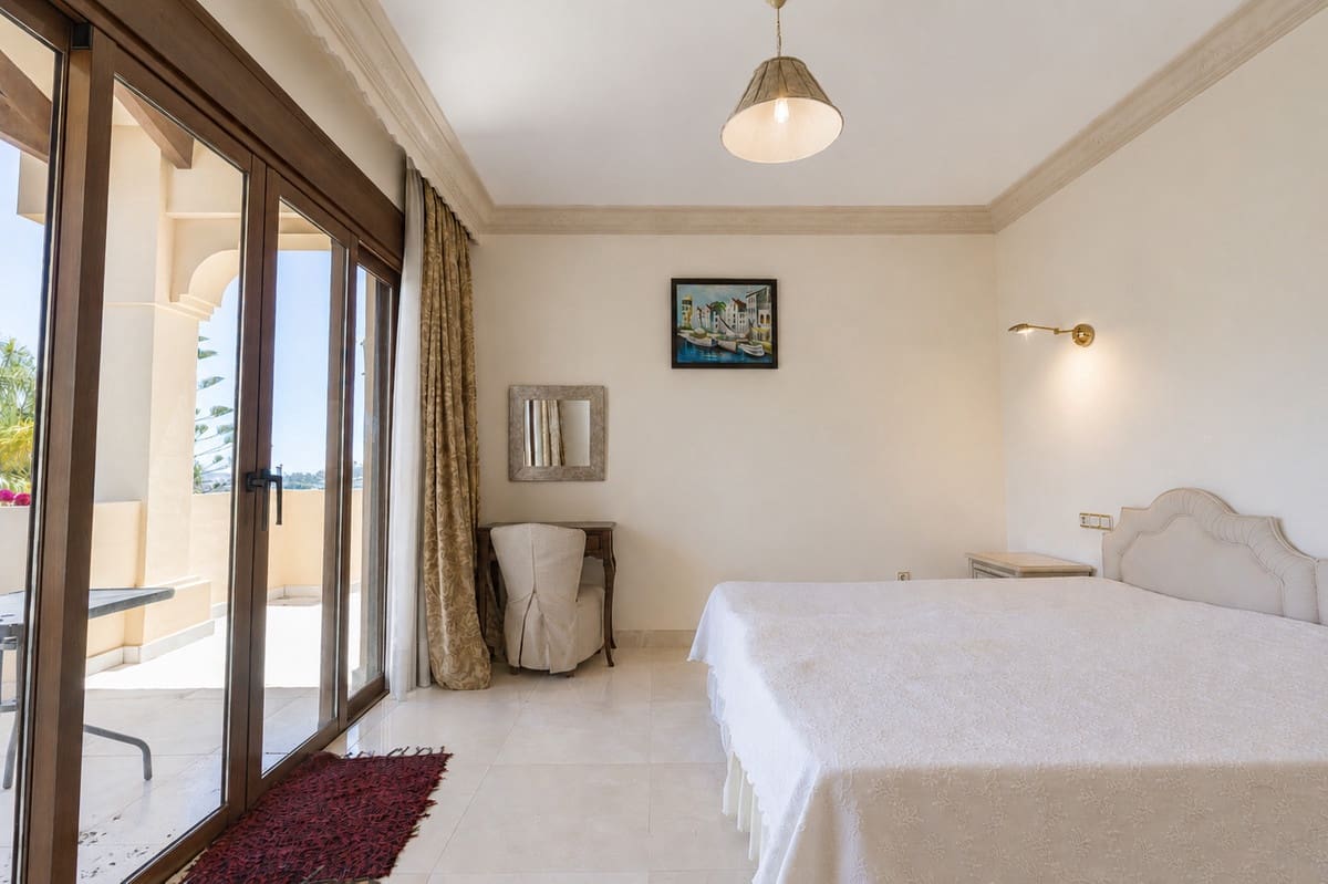 Chalet de 5 habitaciones en La Quinta en venta con piscina garaje - 2.400.000 € (Ref: 9902063)