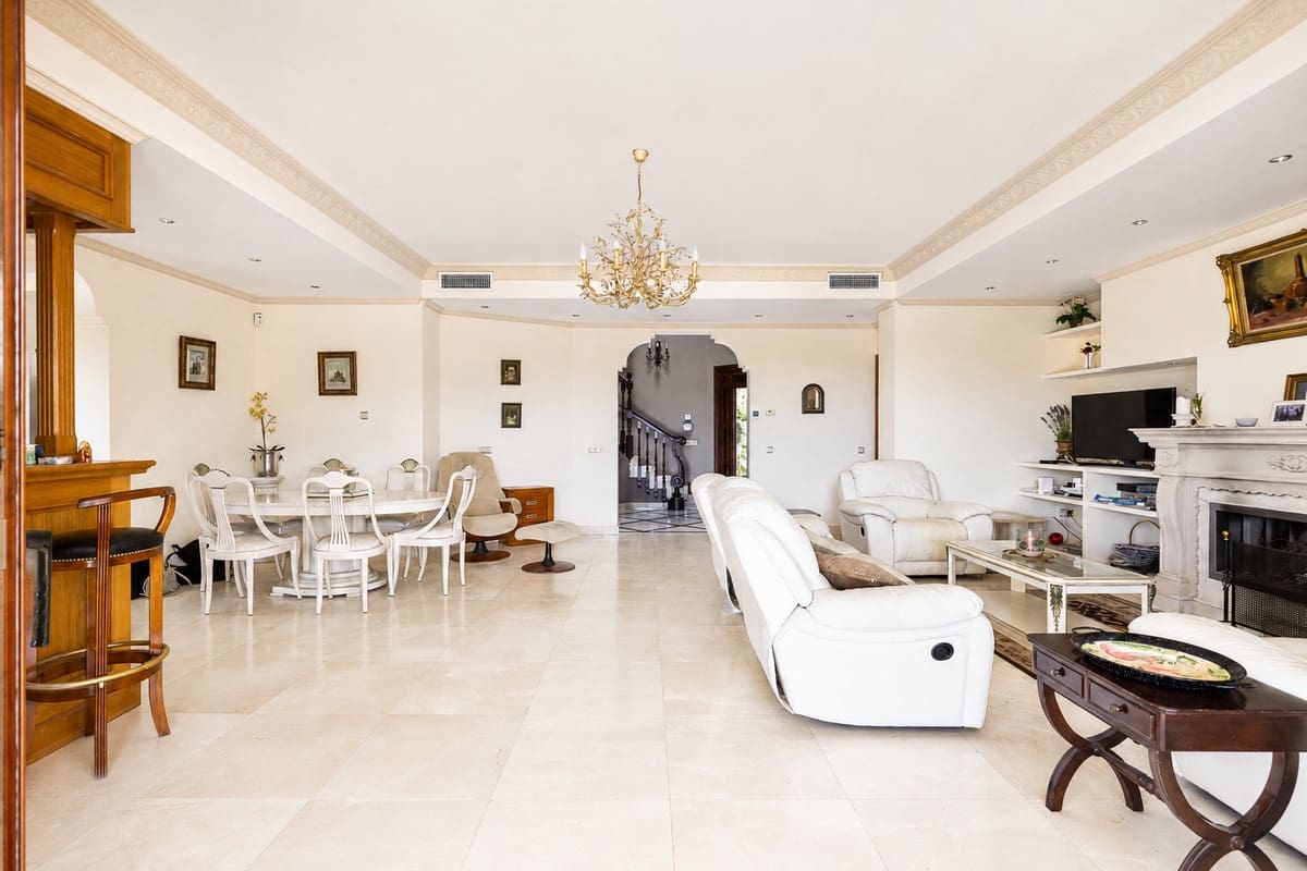 Chalet de 5 habitaciones en La Quinta en venta con piscina garaje - 2.400.000 € (Ref: 9902063)