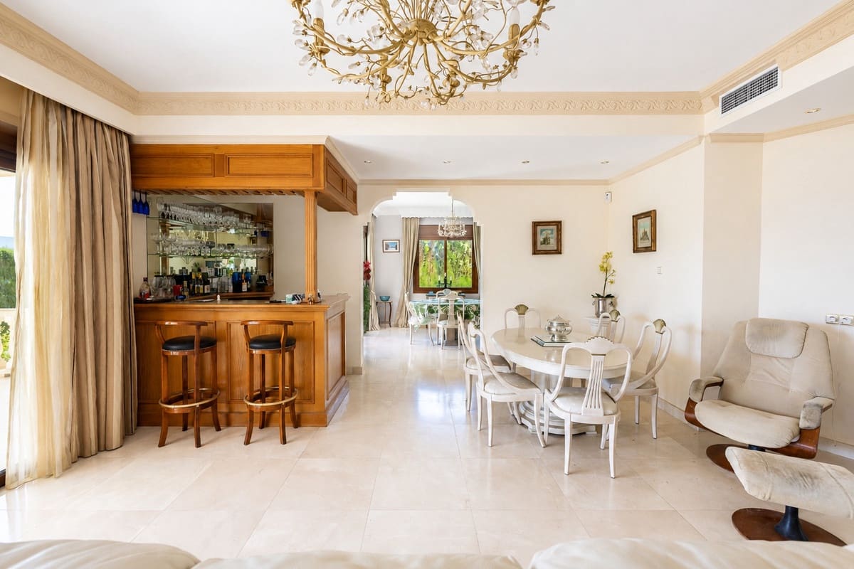 Chalet de 5 habitaciones en La Quinta en venta con piscina garaje - 2.400.000 € (Ref: 9902063)