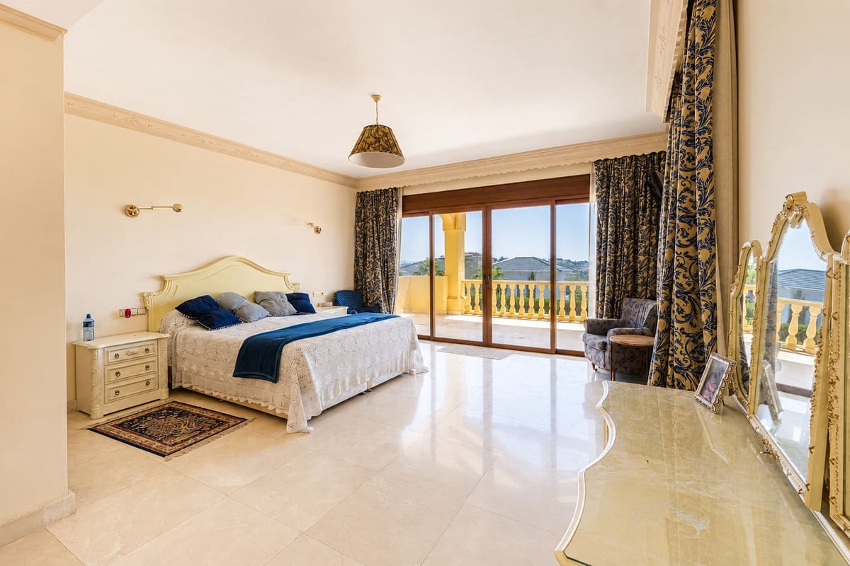 Chalet de 5 habitaciones en La Quinta en venta con piscina garaje - 2.400.000 € (Ref: 9902063)