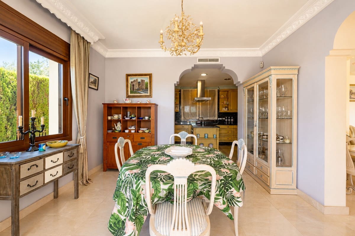 Chalet de 5 habitaciones en La Quinta en venta con piscina garaje - 2.400.000 € (Ref: 9902063)