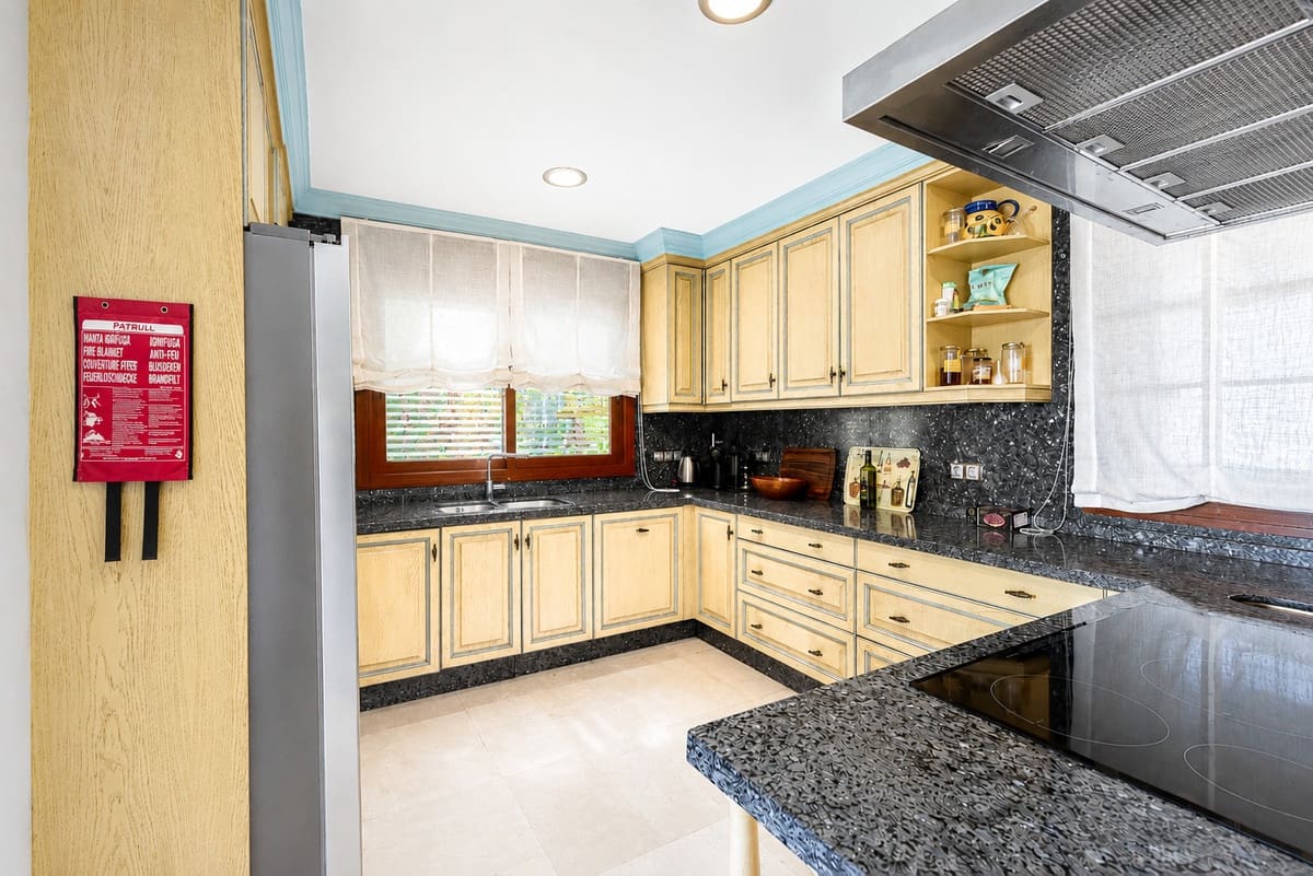 Chalet de 5 habitaciones en La Quinta en venta con piscina garaje - 2.400.000 € (Ref: 9902063)