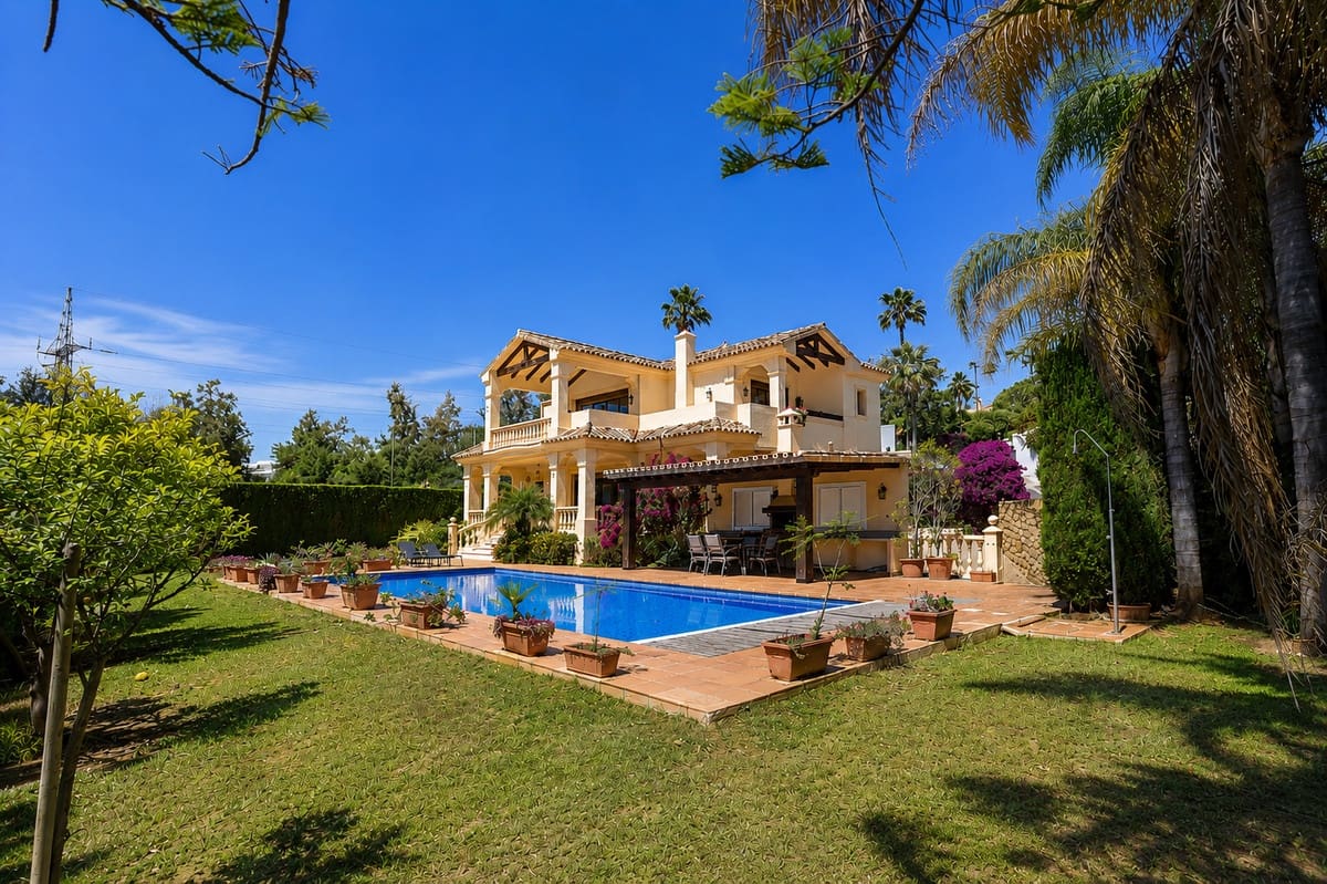 Chalet de 5 habitaciones en La Quinta en venta con piscina garaje - 2.400.000 € (Ref: 9902063)