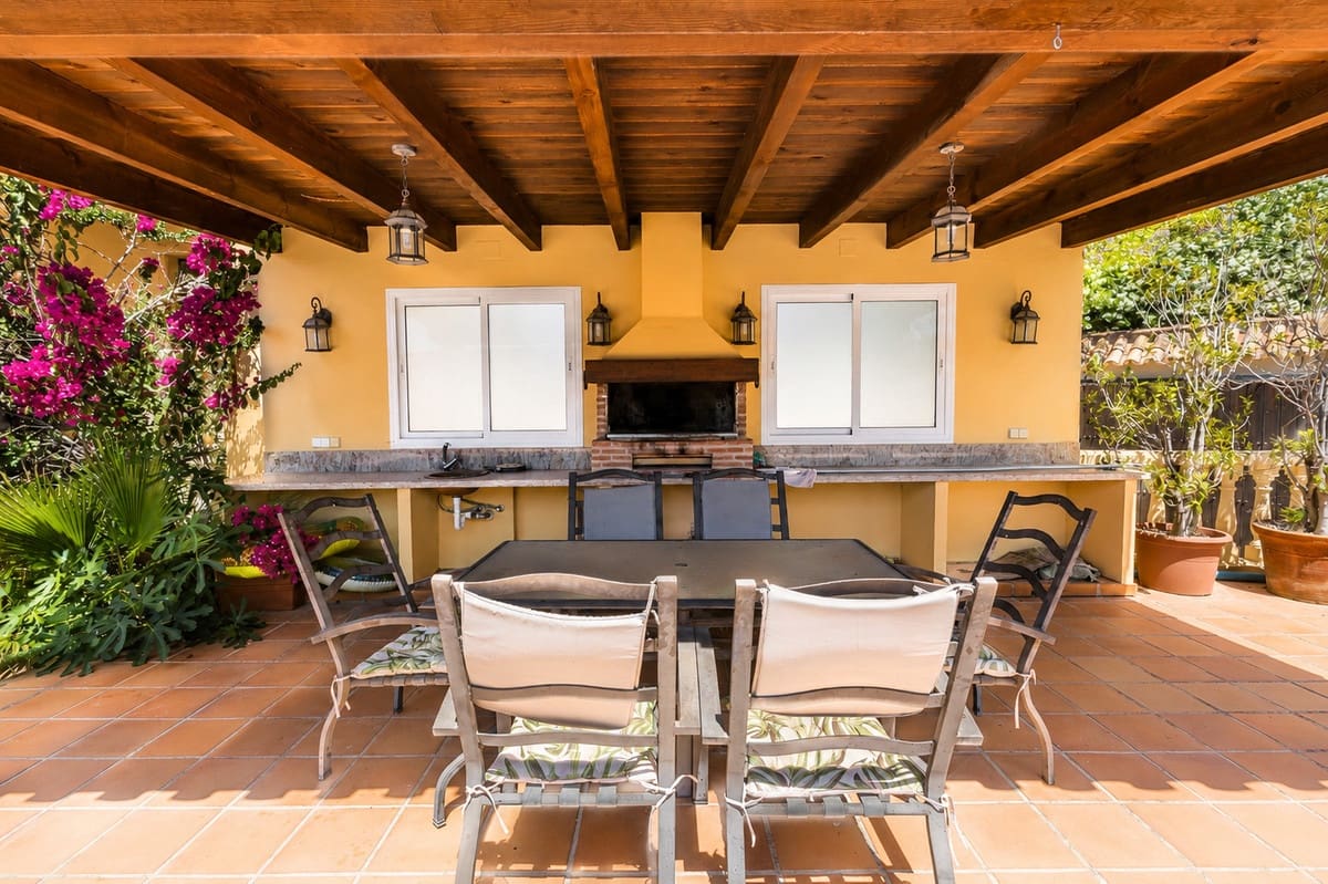 Chalet de 5 habitaciones en La Quinta en venta con piscina garaje - 2.400.000 € (Ref: 9902063)