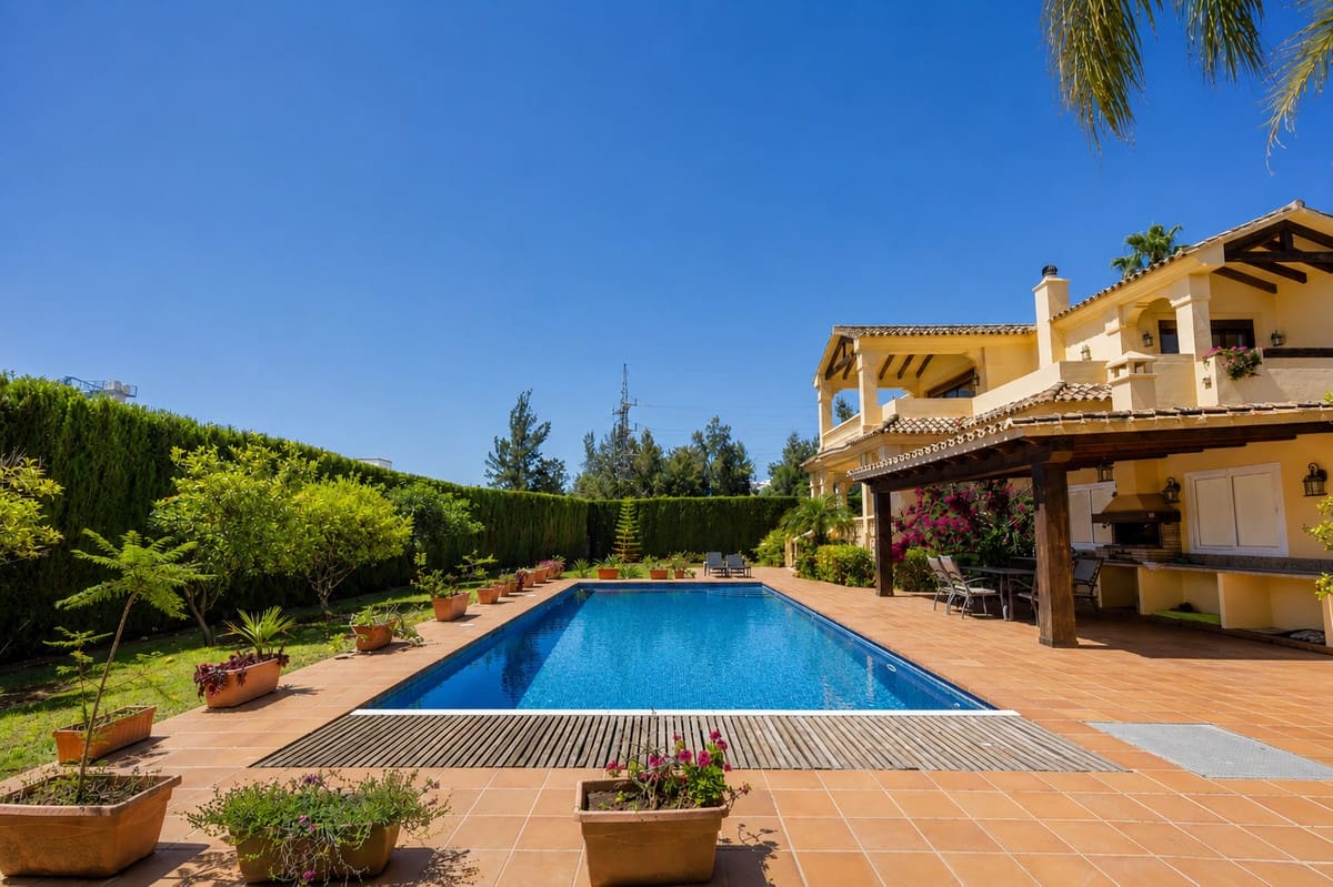 Chalet de 5 habitaciones en La Quinta en venta con piscina garaje - 2.400.000 € (Ref: 9902063)