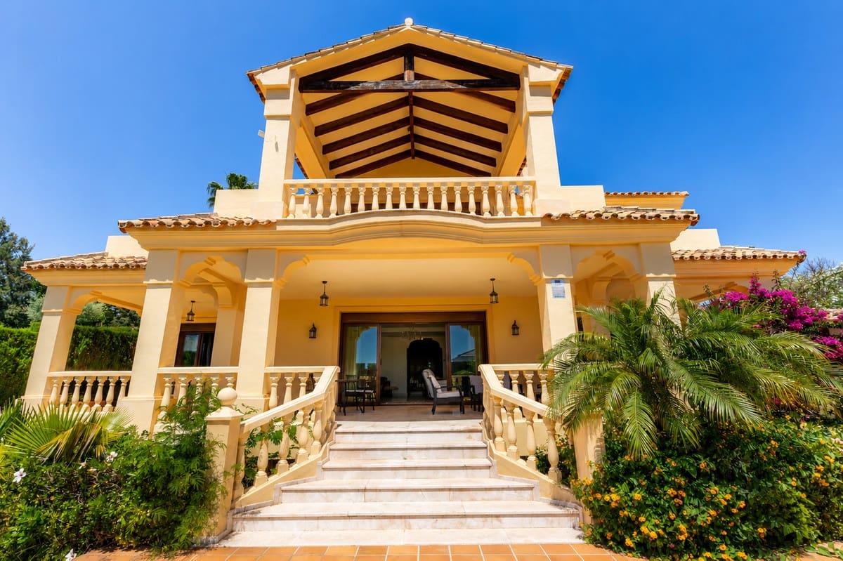 Chalet de 5 habitaciones en La Quinta en venta con piscina garaje - 2.400.000 € (Ref: 9902063)